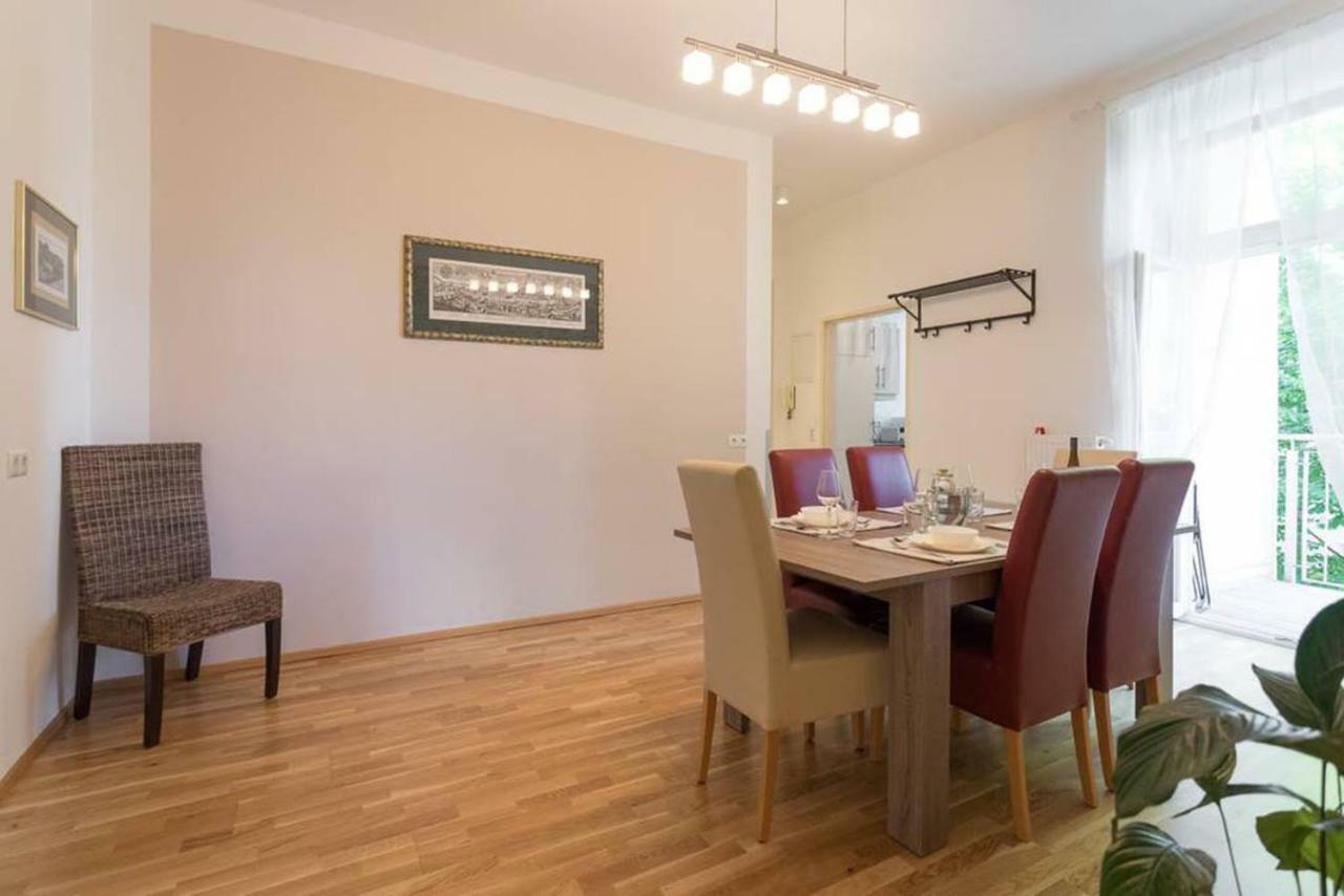 Spacious Station Apartament *